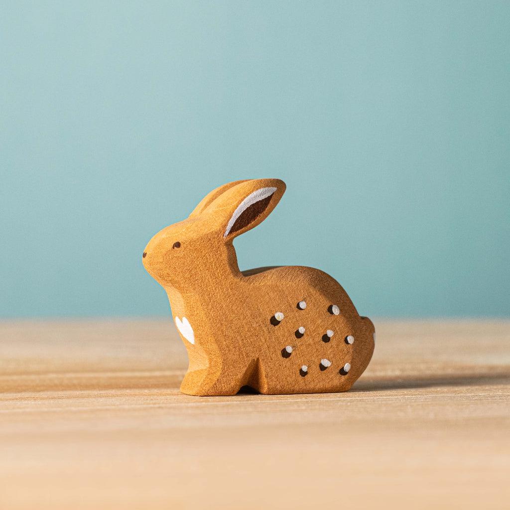 Trefigur - Hare sittende-Trefigur-Bumbu Toys-Kvalitetstid AS