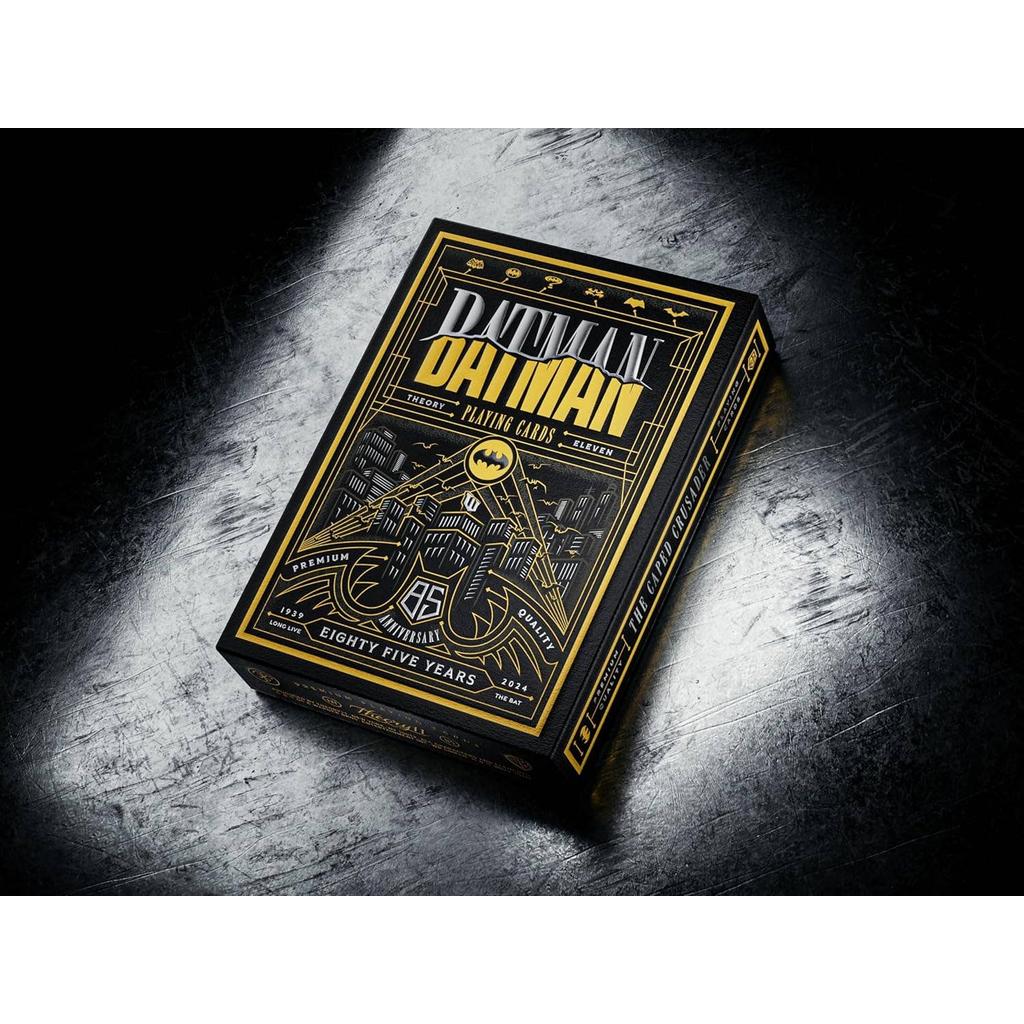 Batman 85 Års Jubileums Spillekort Theory11 for Samlere og Magikere med Foil Detaljer og Preget Embossing-Kortstokker-Cardshouse-Kvalitetstid AS