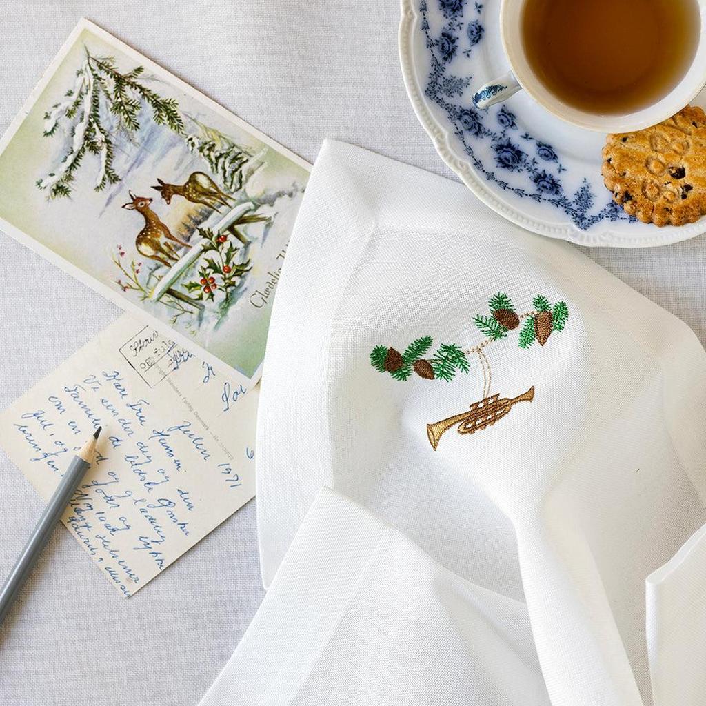 Broderte Servietter I Ekte Flaggduk 6 Stk Jul Langkilde Søn-Langkilde & Søn-Kvalitetstid AS