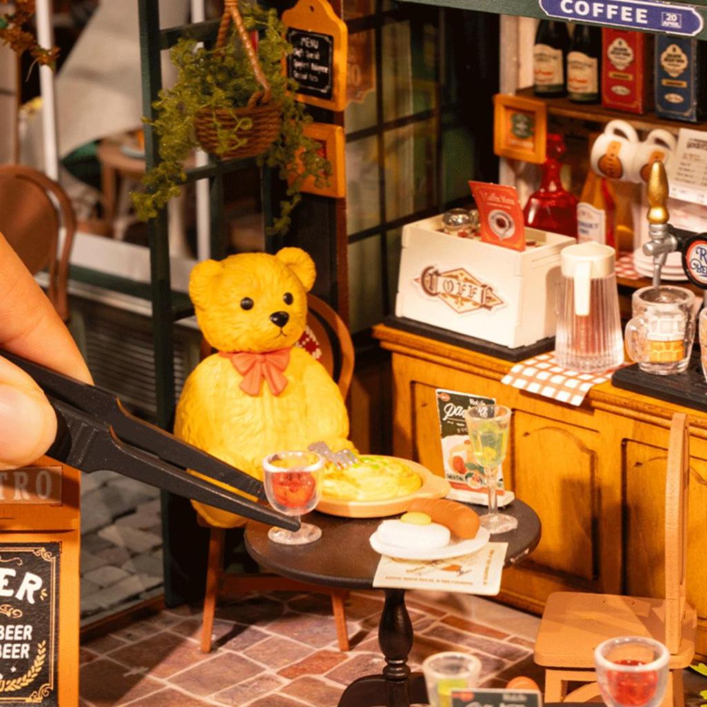 Tipsy Restaurant Miniatyrhus av Rolife Hobbysett for Modellbyggere Autentisk Bistro Vibe og Avslappende Bygging-Robotime-Kvalitetstid AS