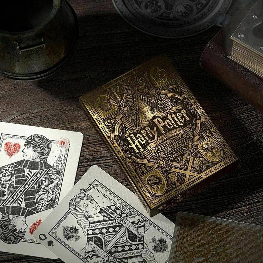 Harry Potter Spillekort Theory11 Premium Firehusutgaver For Fans Gryffindor Slytherin Ravenclaw Hufflepuff-Kortstokker-Cardshouse-Kvalitetstid AS