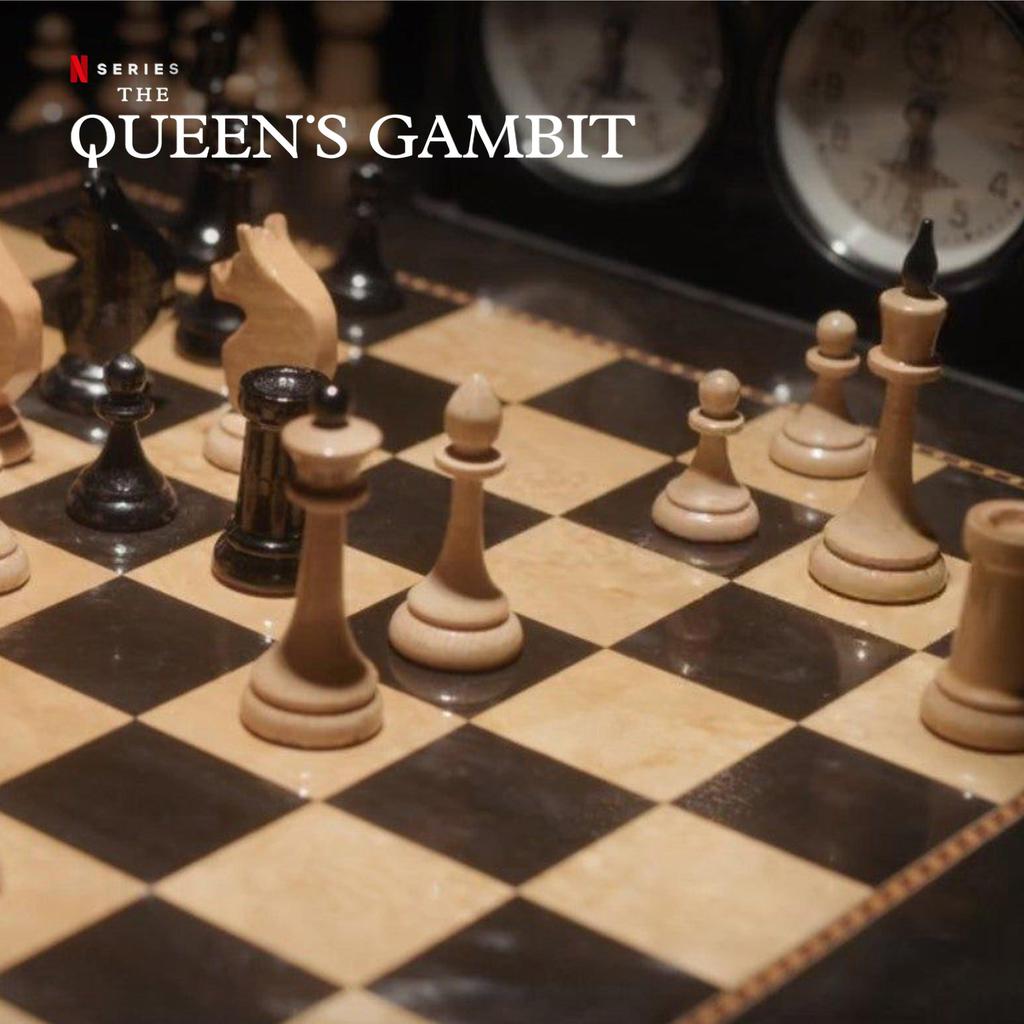 Sjakksett | Queens Gambit Official | 50x50 cm-Sjakk-Ferrer-Kvalitetstid AS