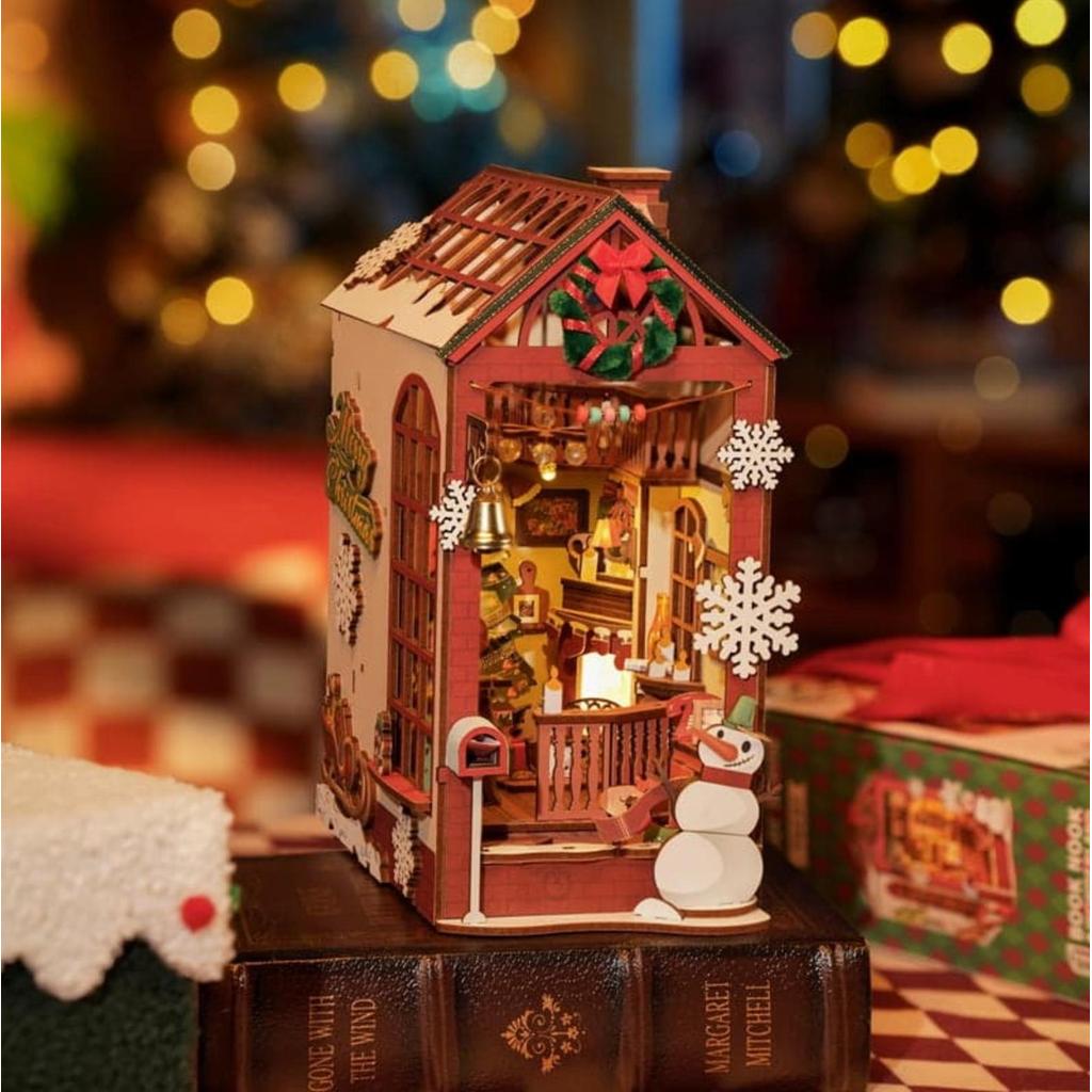 Rolife Jul Boknook Diorama DIY Innendørs Scene Med Lysende Tre Og Snøflak For Bokelskere Og DIY Entusiaster-Robotime-Kvalitetstid AS