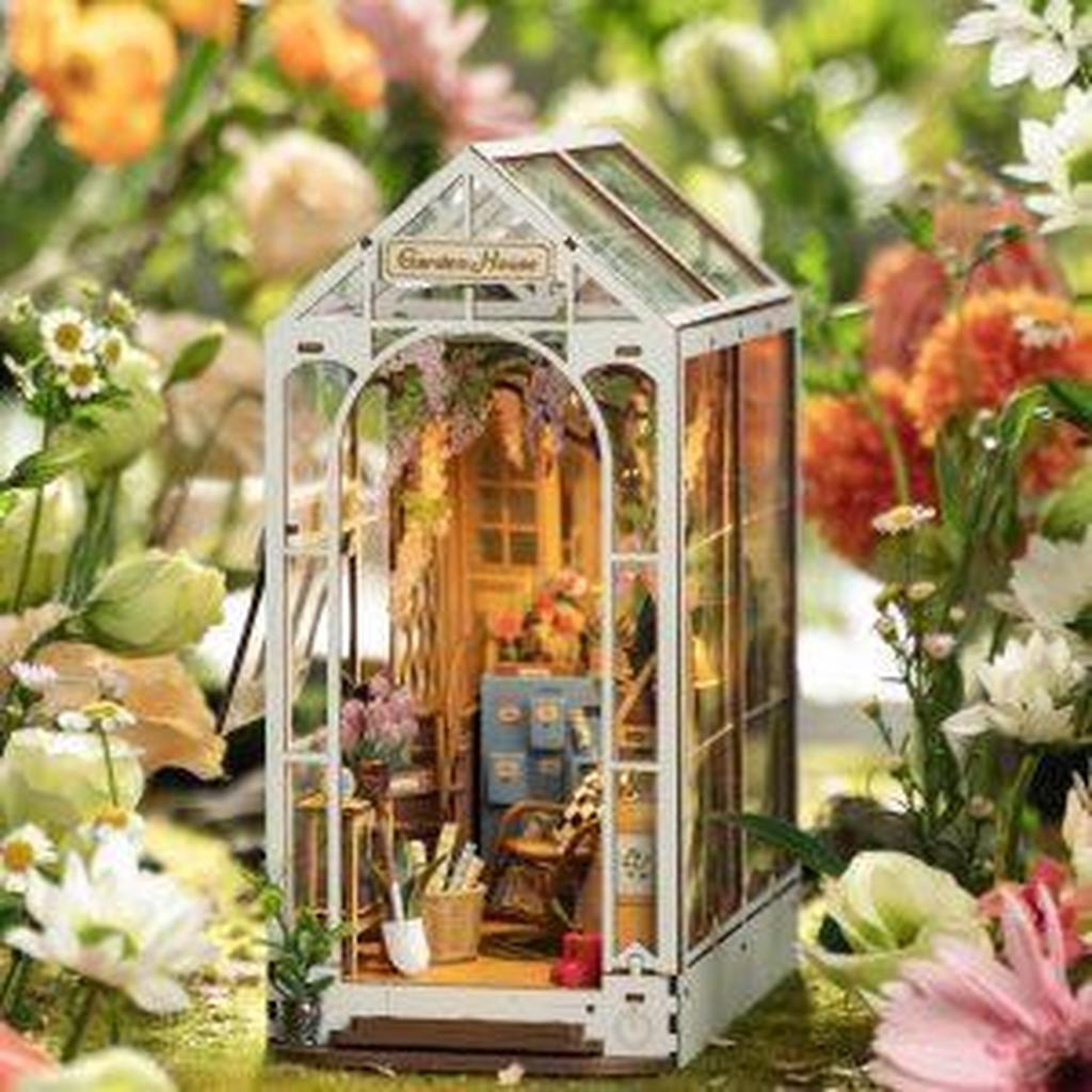 Garden House Modellsett Hagehus Med Fargerikt Glassmaleri Buet Trapp Og Nattelys For Hobbyentusiaster Robotime-Robotime-Kvalitetstid AS