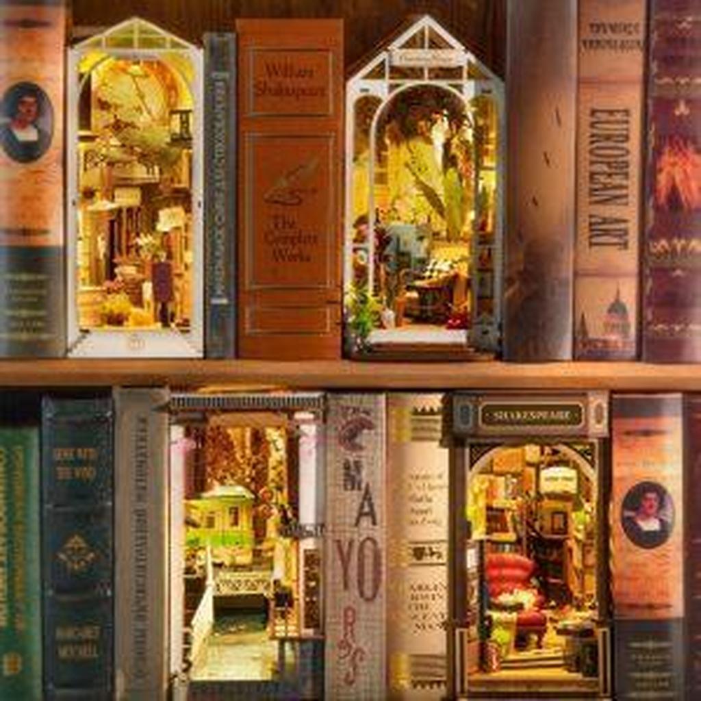 Book Nook Kit Fra Robotime Rolife Bokhandel Realistiske Bøker Samlingssett For Hobbyentusiaster Med Retro Sjarm-Robotime-Kvalitetstid AS