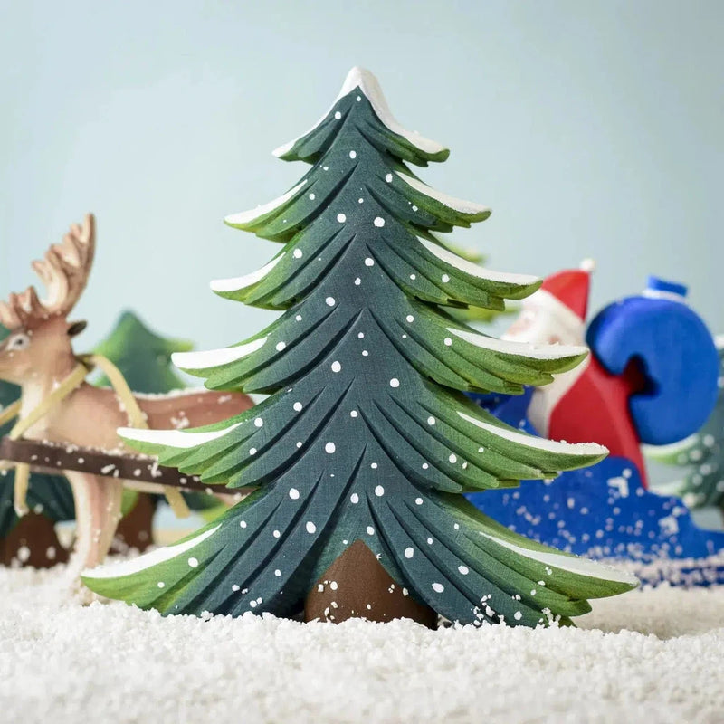 Trefigur | Snødekt furu | Sett-Trefigurer-Bumbu Toys-Kvalitetstid AS