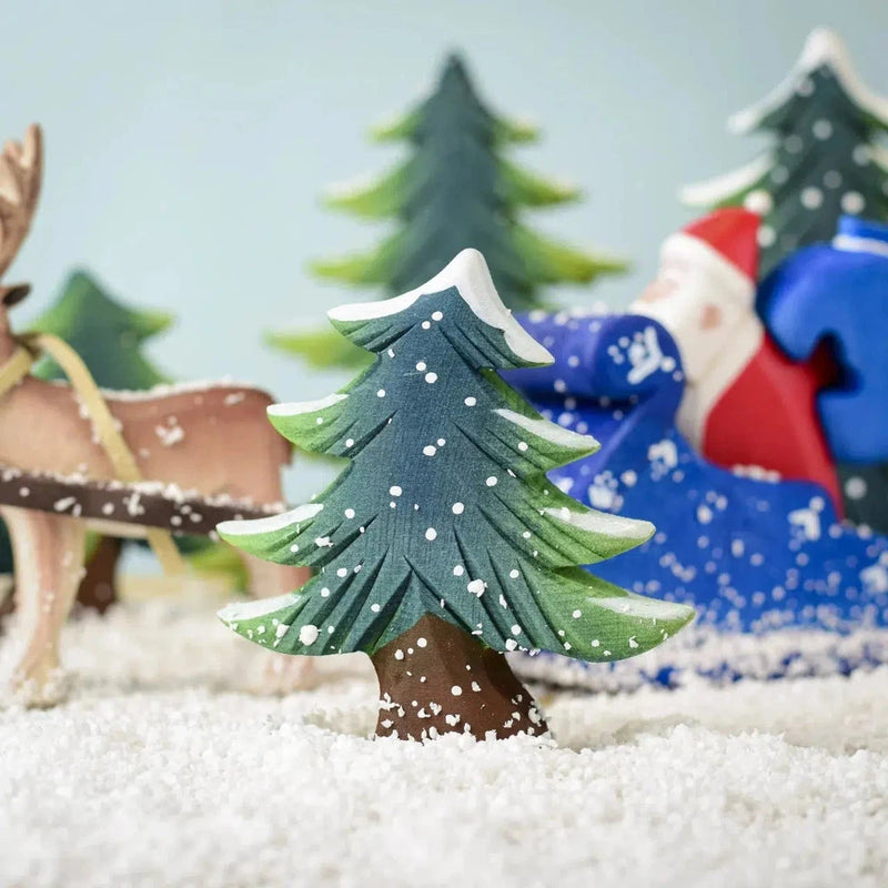 Trefigur | Snødekt furu | Sett-Trefigurer-Bumbu Toys-Kvalitetstid AS