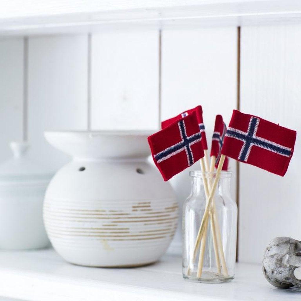Flagg på flaggstang - 180cm-Interiør-Langkilde-Kvalitetstid AS