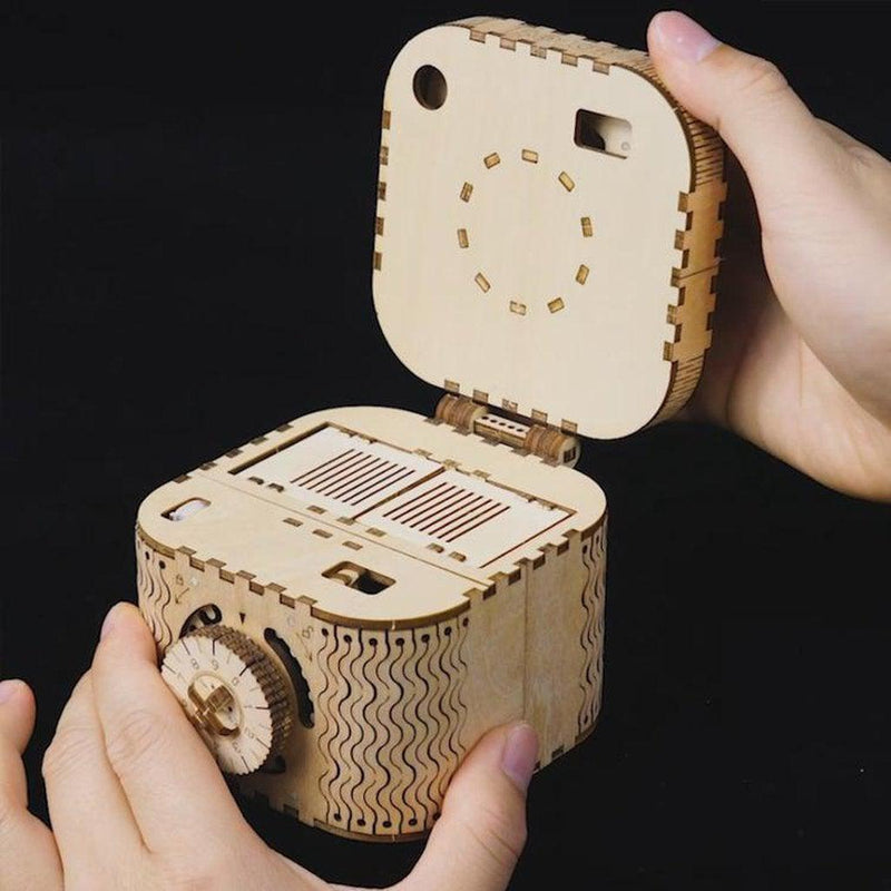 Treasure box | Skrin av tre med kodelås-Byggesett-Robotime-Kvalitetstid AS