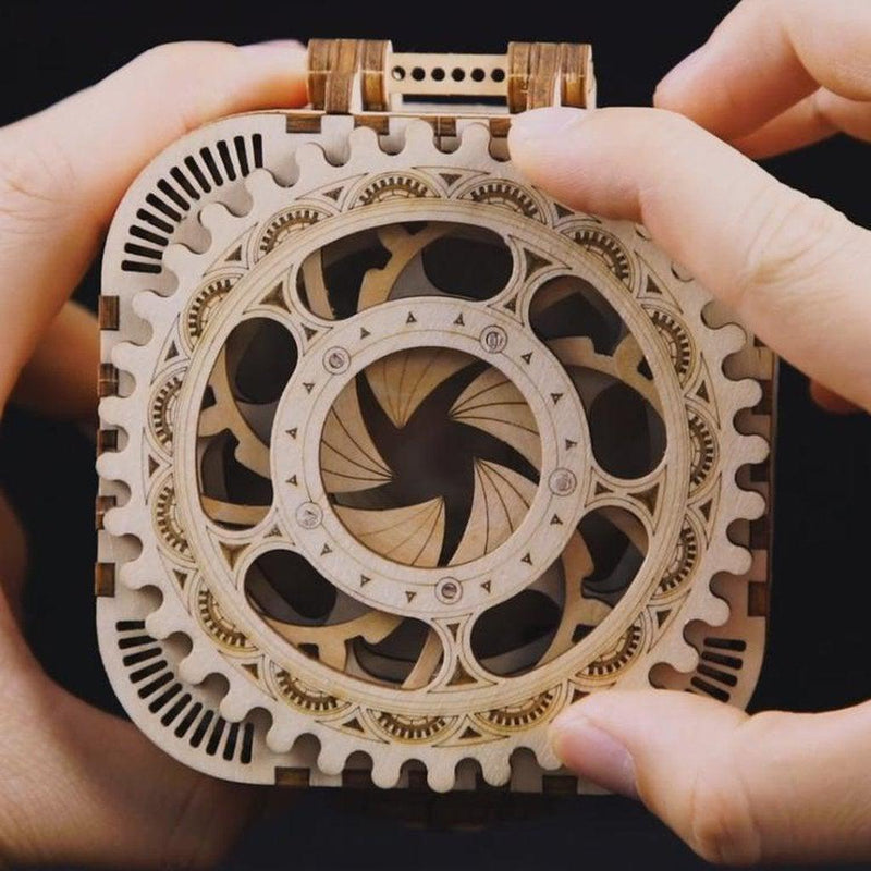 Treasure box | Skrin av tre med kodelås-Byggesett-Robotime-Kvalitetstid AS