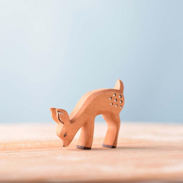 Trefigur - Rådyr kalv spisende-Trefigur-Bumbu Toys-Kvalitetstid AS
