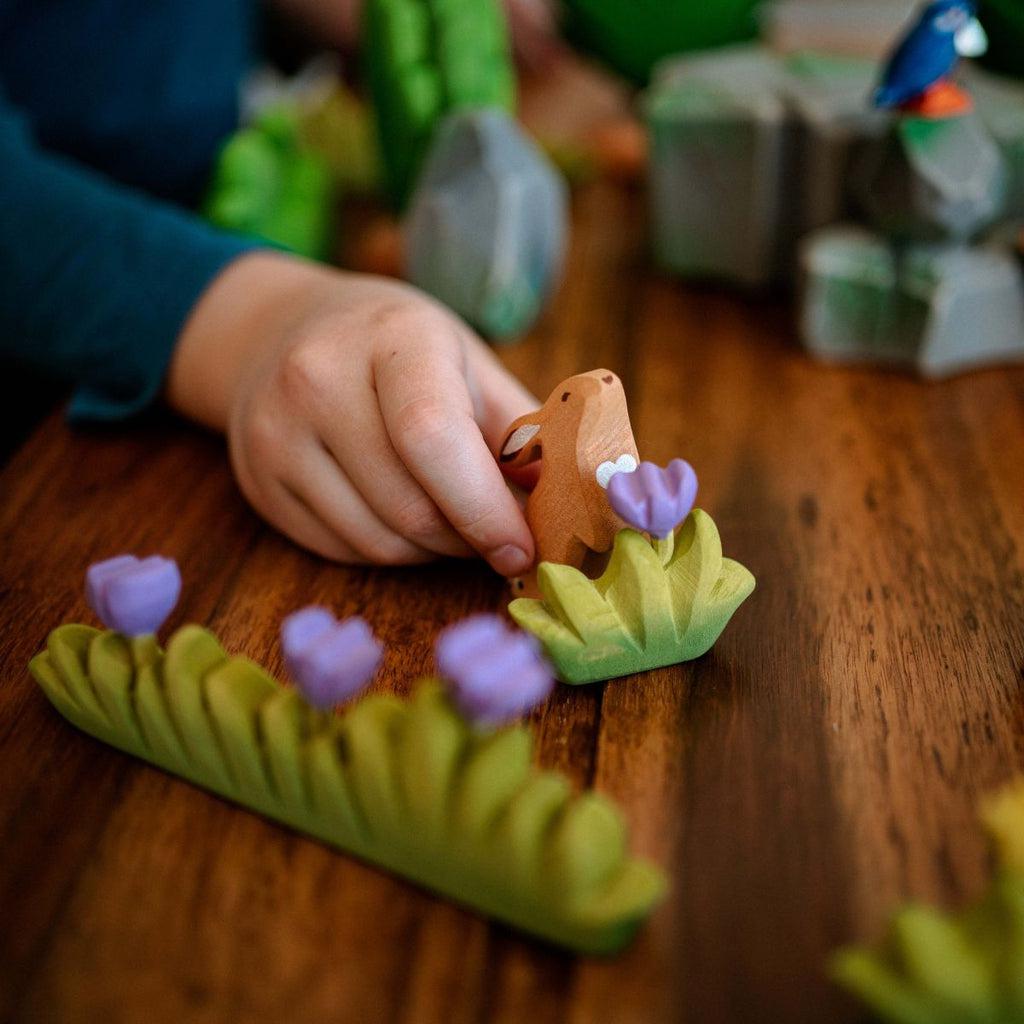 Trefigur - Gress m/ lilla blomster-Trefigur-Bumbu Toys-Kvalitetstid AS