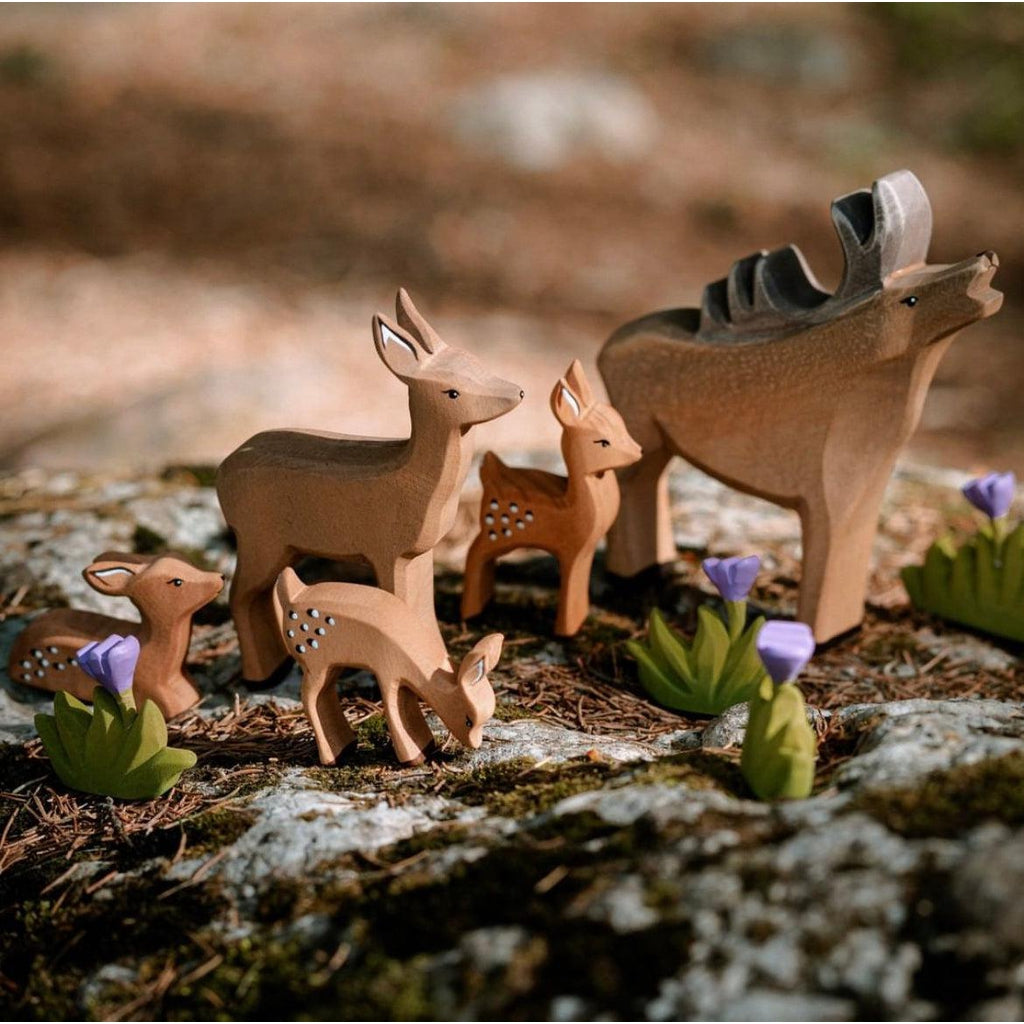 Trefigur - Rådyr kalv liggende-Trefigur-Bumbu Toys-Kvalitetstid AS